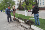 «Городские власти должны следить за порядком, а горожане - поддерживать его» - Артём Здунов вышел на общегородской субботник