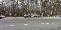 Чё-то приуныл: в Мордовии дальнобойщик завалил на бок автопоезд - Столица С