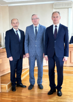 Вручены удостоверения федеральным судьям.